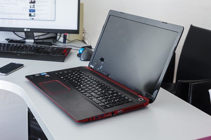 Toshiba Qosmio x70-A-12x recenzija  (1 of 11).jpg
